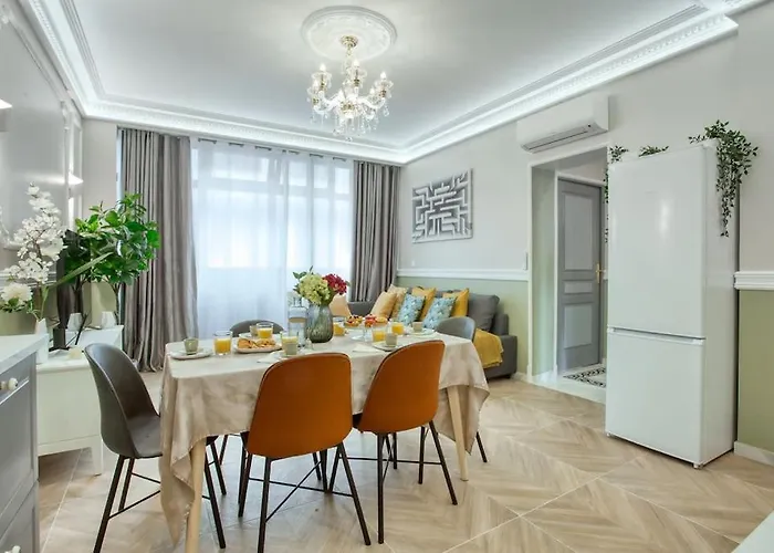 Charming Apart New 2 Bedrooms With Aircon