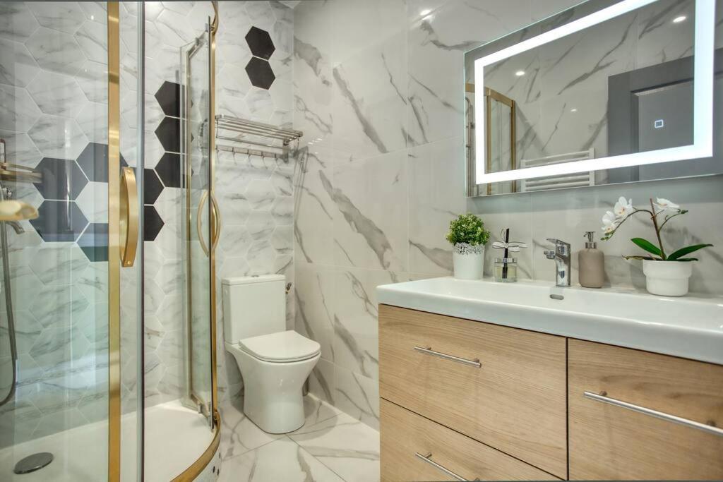 Charming New 2 Bedrooms With Aircon Appartement *